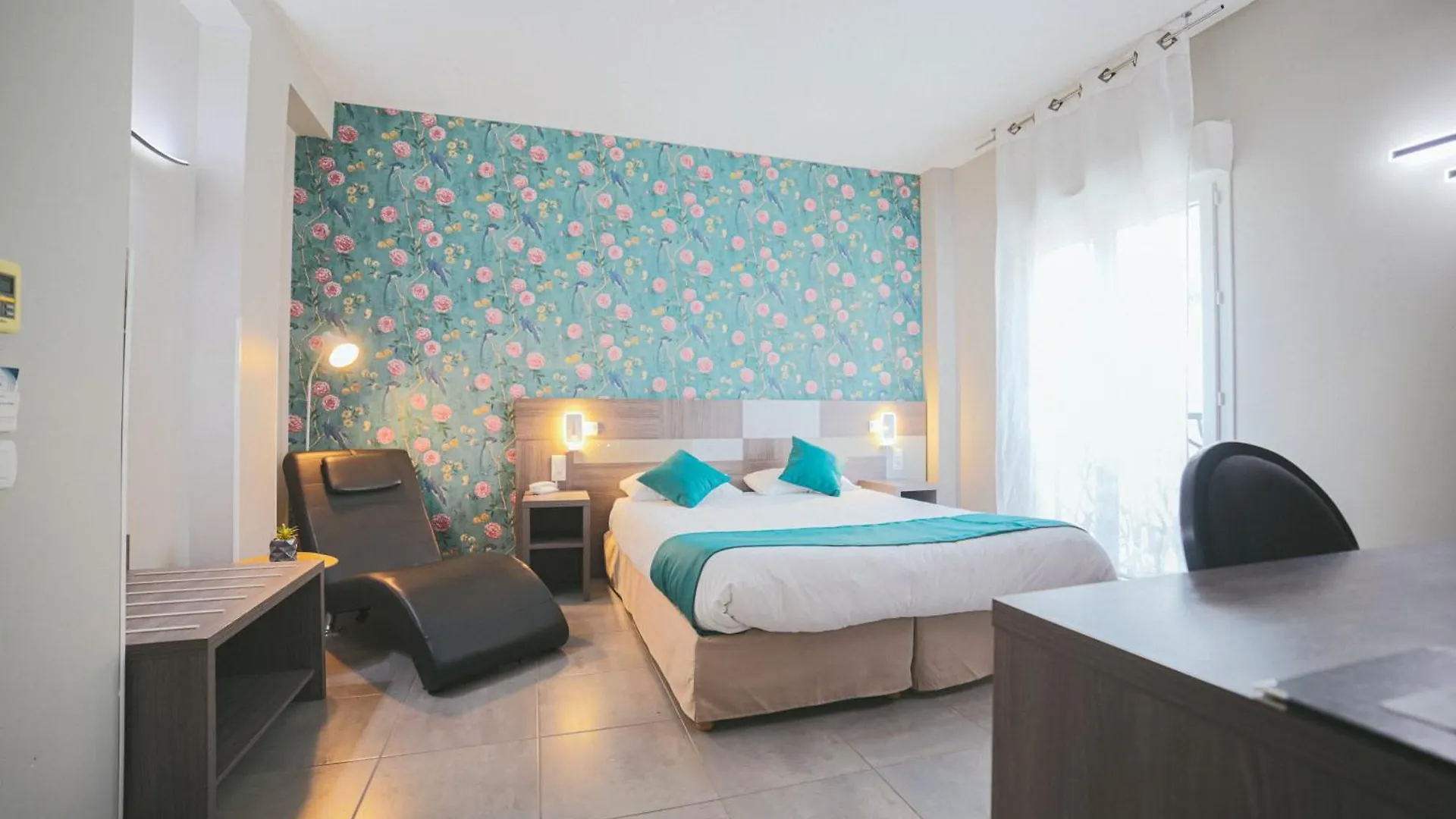 Holidays & Work Hotel  Sanary-sur-Mer