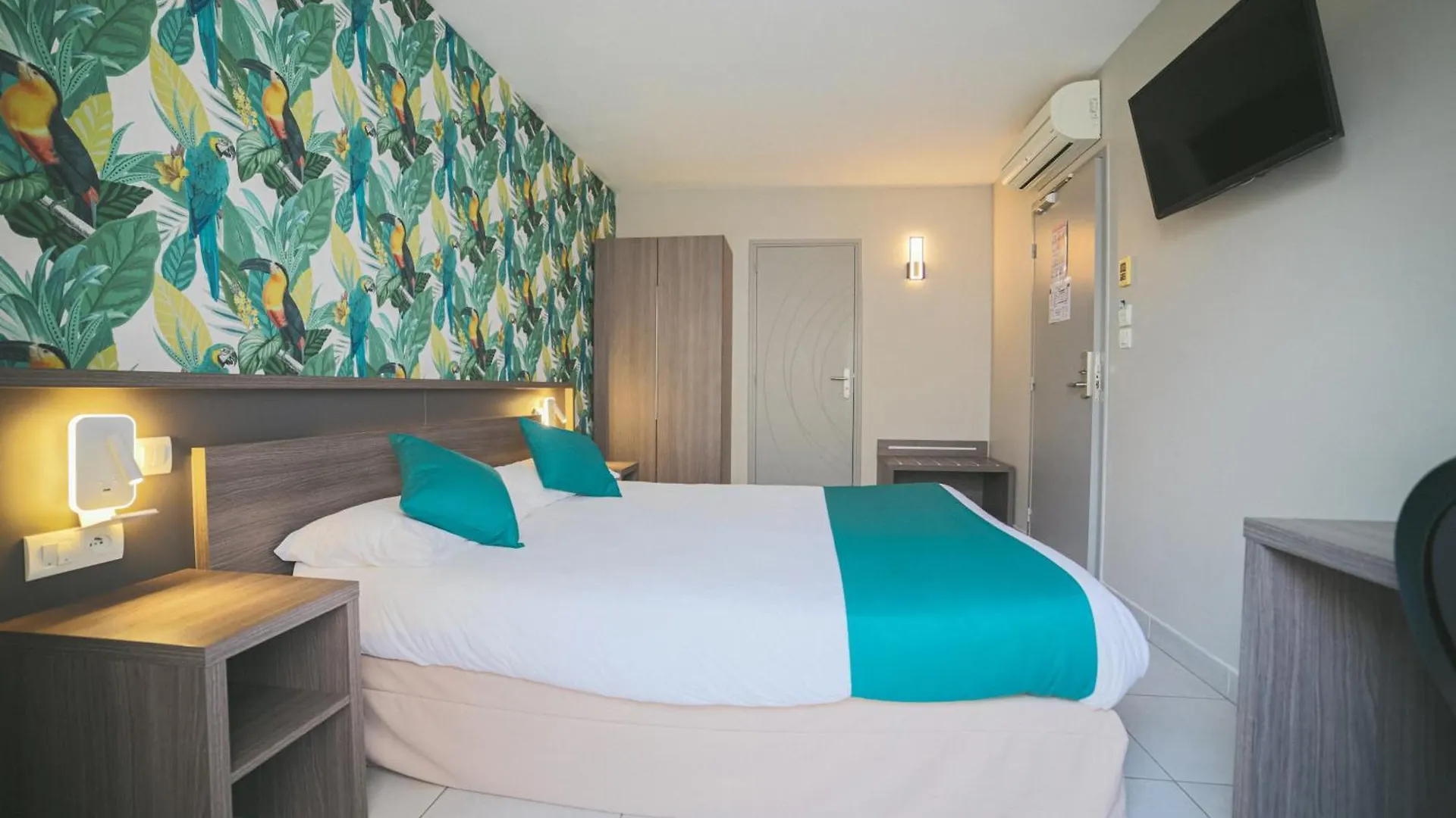 Holidays & Work Hotel Sanary-sur-Mer 3*,  Γαλλία